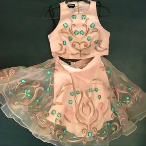 Bebe two piece set nude with embroidery 💖size 4